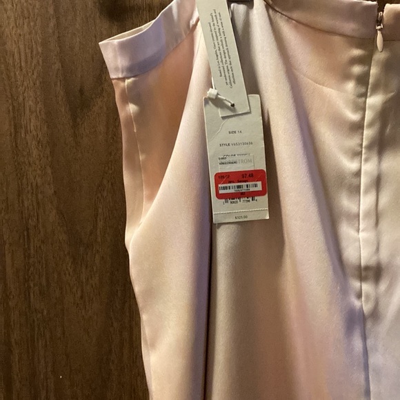 Beautiful Vince pink skirt New with tags SZ 14. Fully lined. Great for Spring - Picture 6 of 7